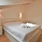 شقة White Attic Terrace By Interhome ميلان