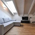 White Attic Terrace By Interhome شقة