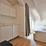 White Attic Terrace By Interhome شقة *