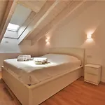 White Attic Terrace By Interhome شقة *