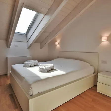 Apartmán White Attic Terrace By Interhome Milán