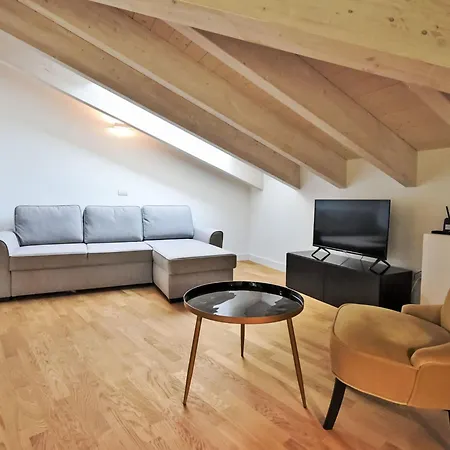 Apartmán White Attic Terrace By Interhome Milán