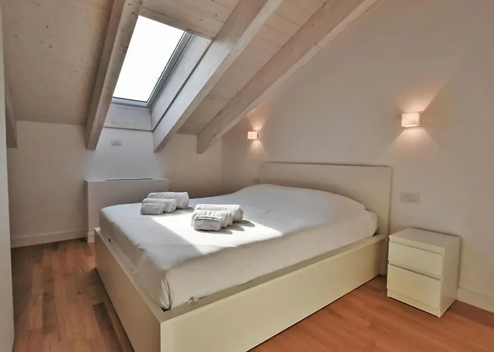 Apartamento White Attic Terrace By Interhome Milão