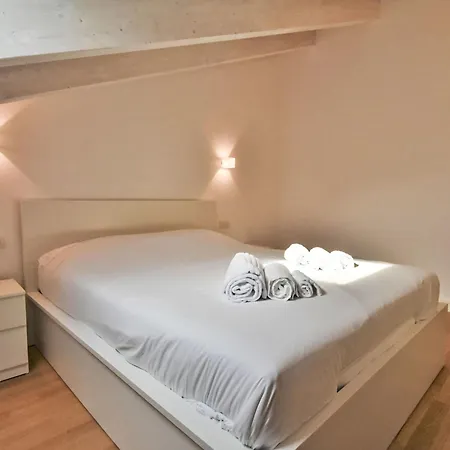 Apartman White Attic Terrace By Interhome Milánó